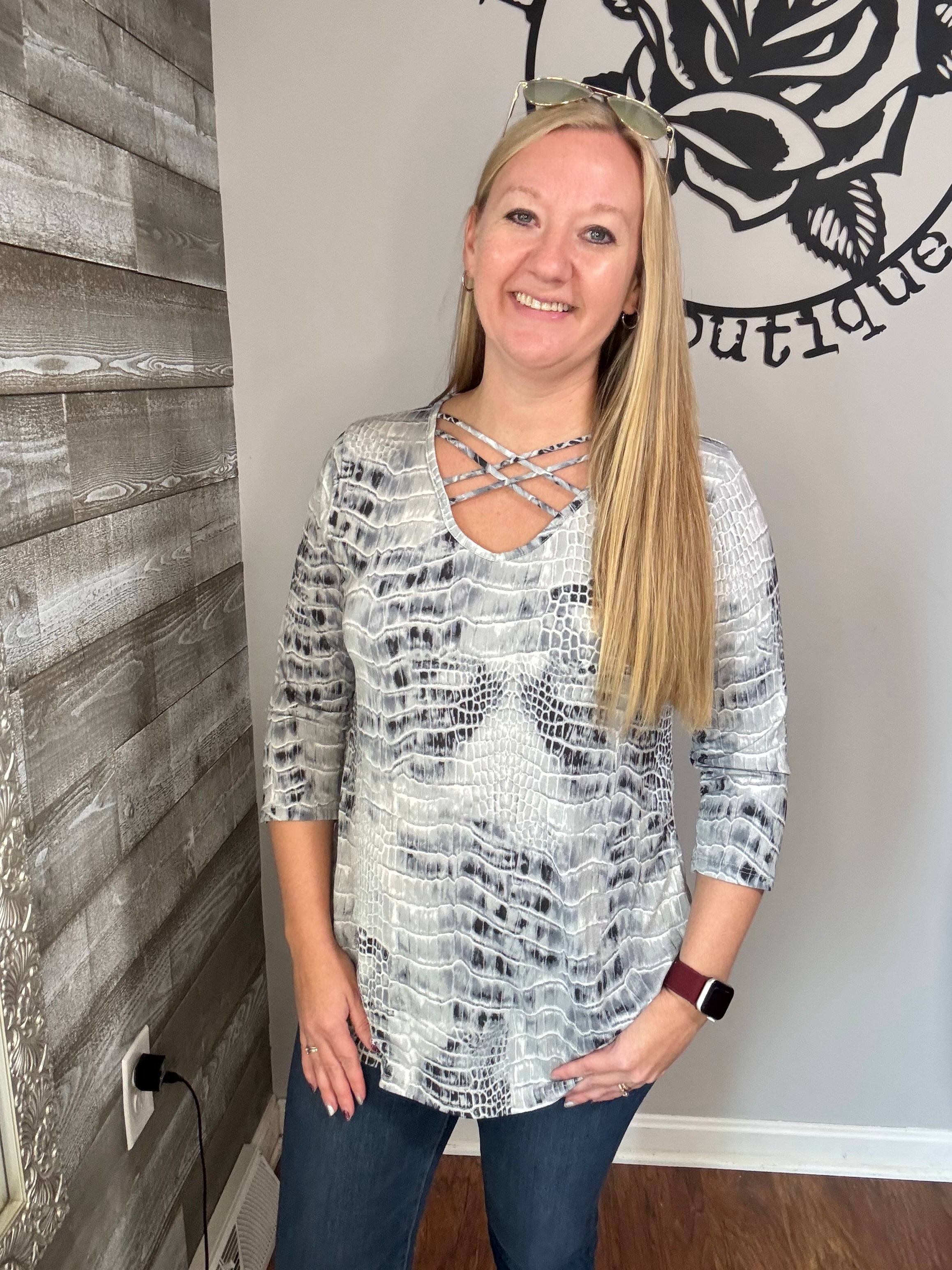 Snake print cage neck top. S/m/l