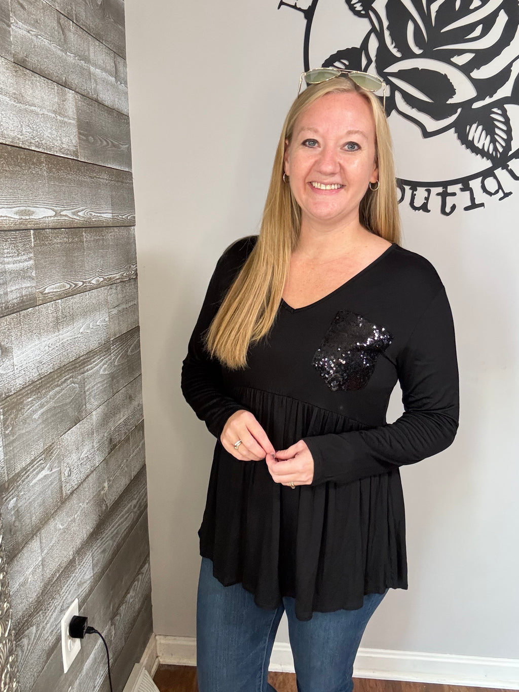 Black babydoll sequin pocket top. S