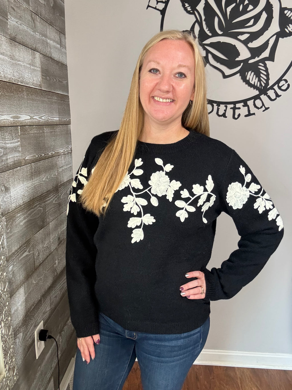 Black floral round neck knit sweater. S&m