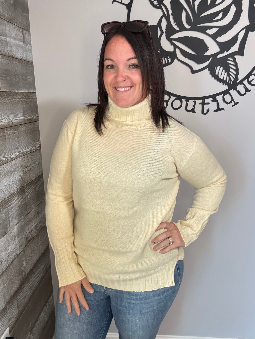 Buttercream turtleneck sweater. 1x/2x