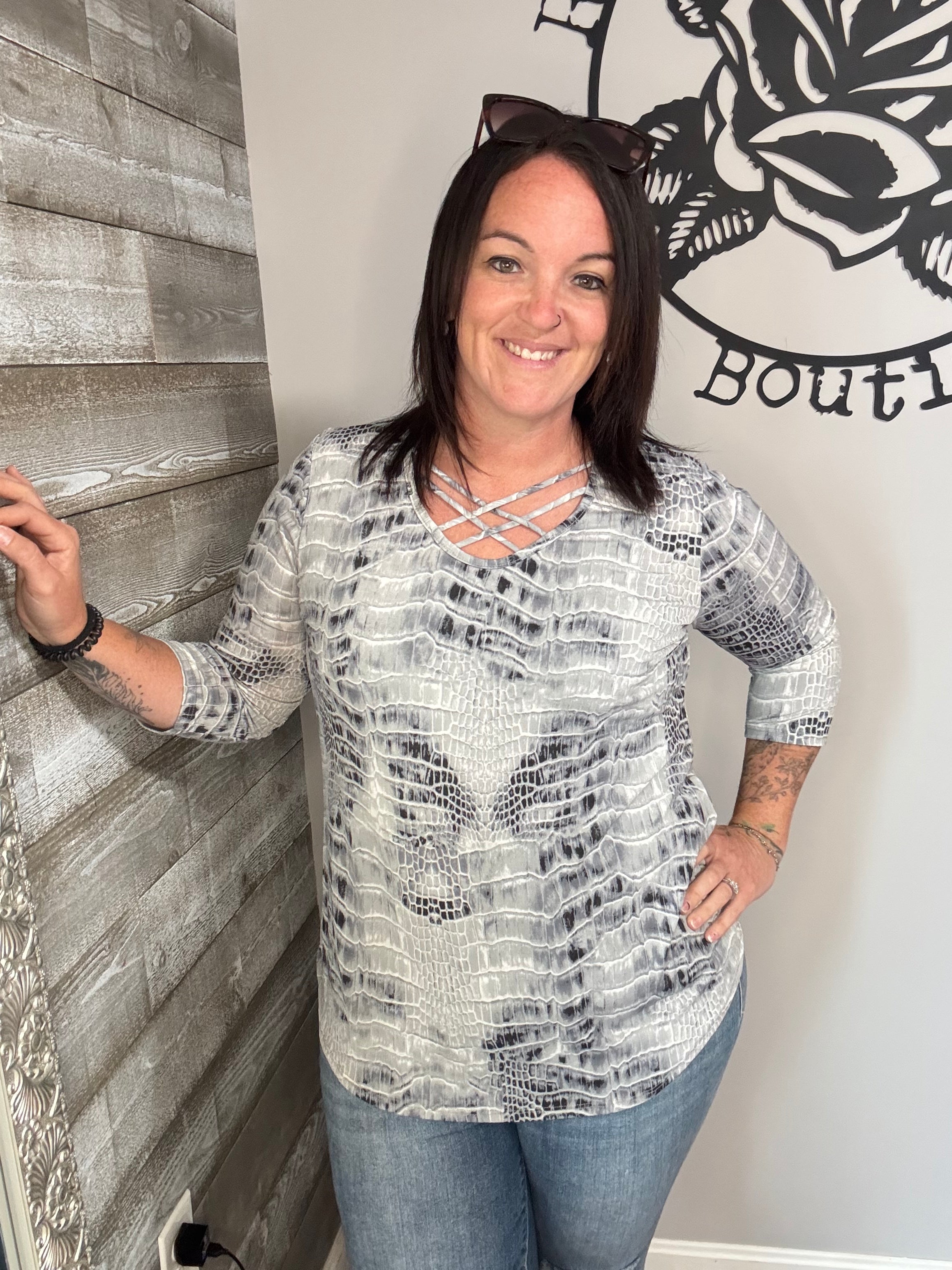 Snake print cage neck top. S/m/l