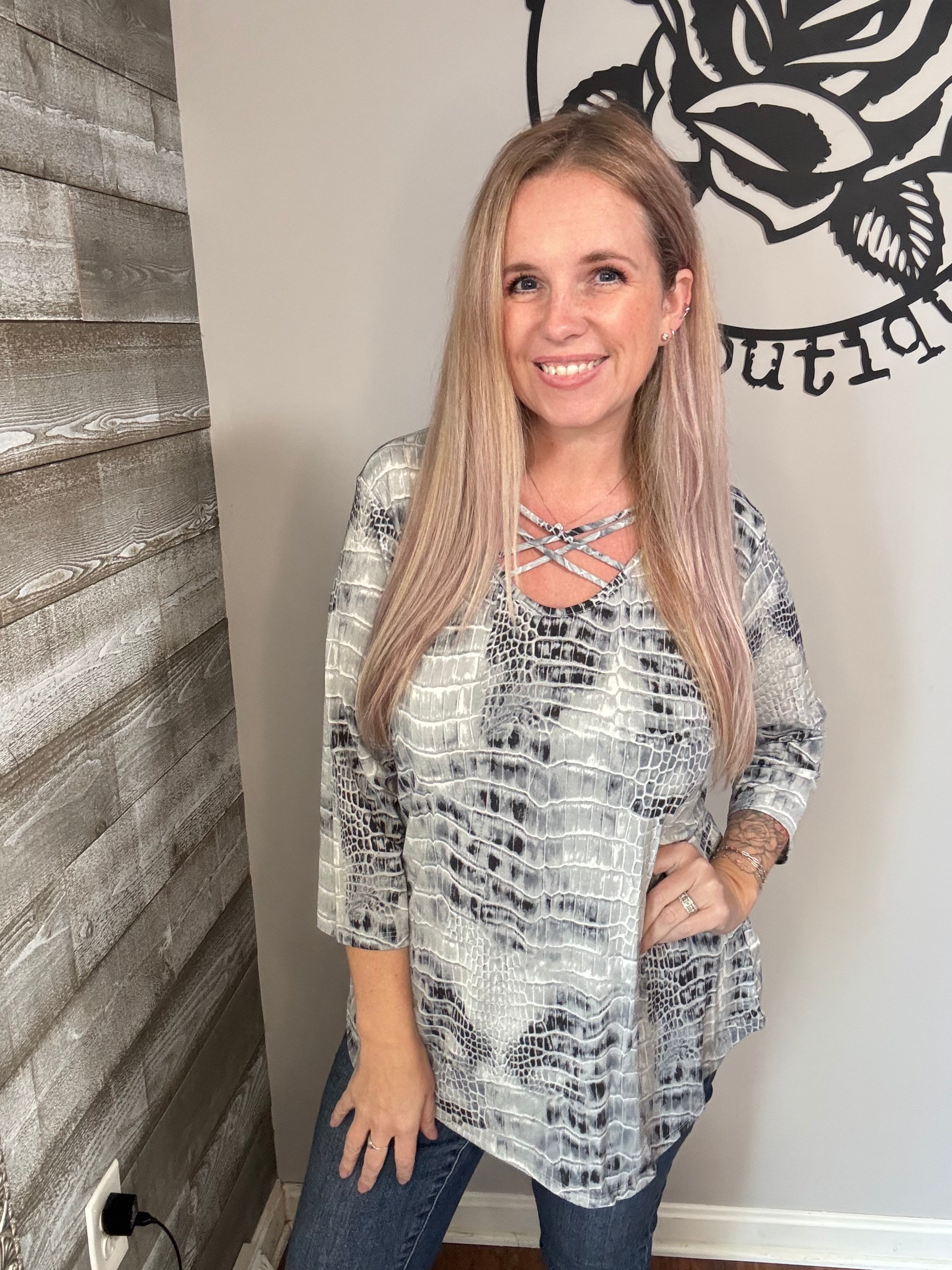 Snake print cage neck top. S/m/l