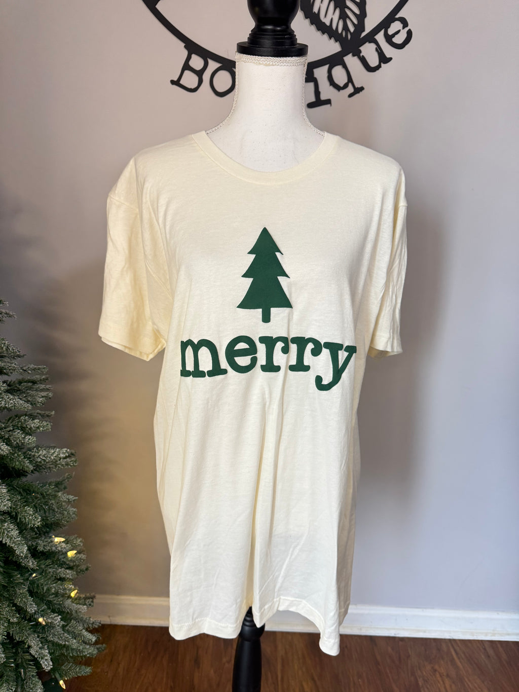 Merry tree tee. L