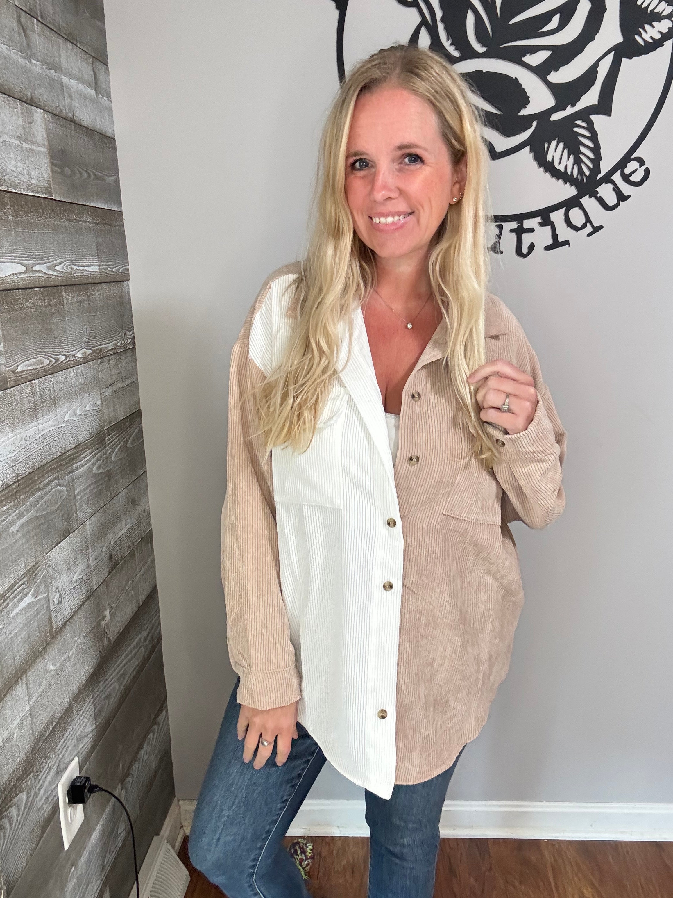 Corduroy white and mauve shacket. S