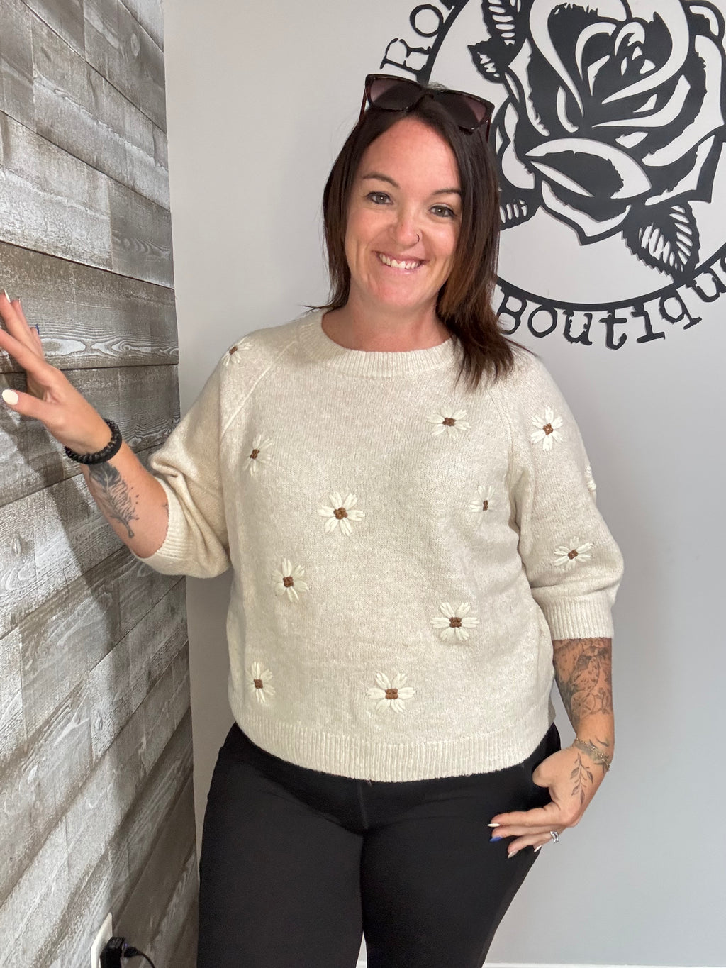 Embroidered Daisy Sweater. 1x&2x