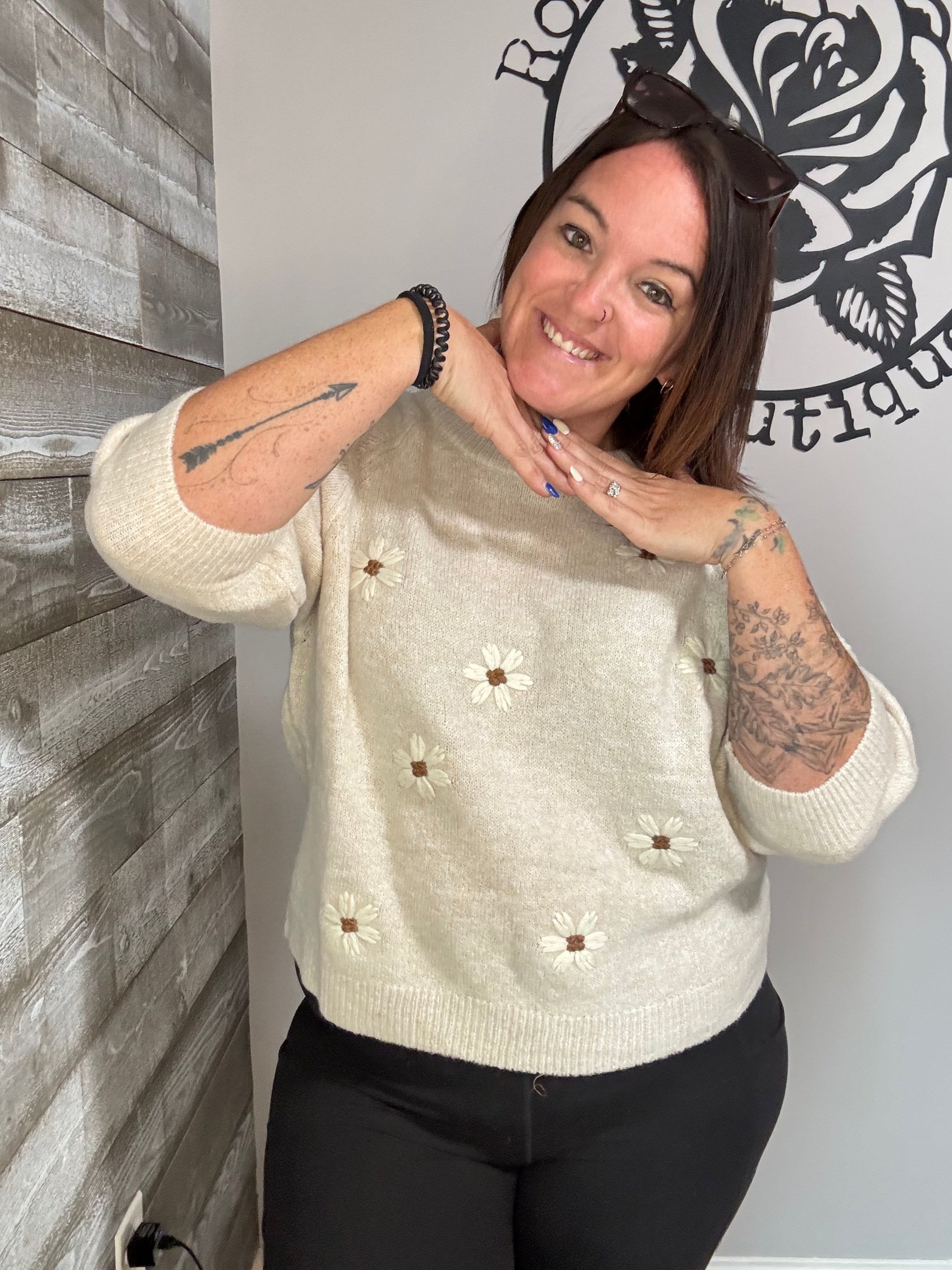 Embroidered Daisy Sweater. 1x&2x