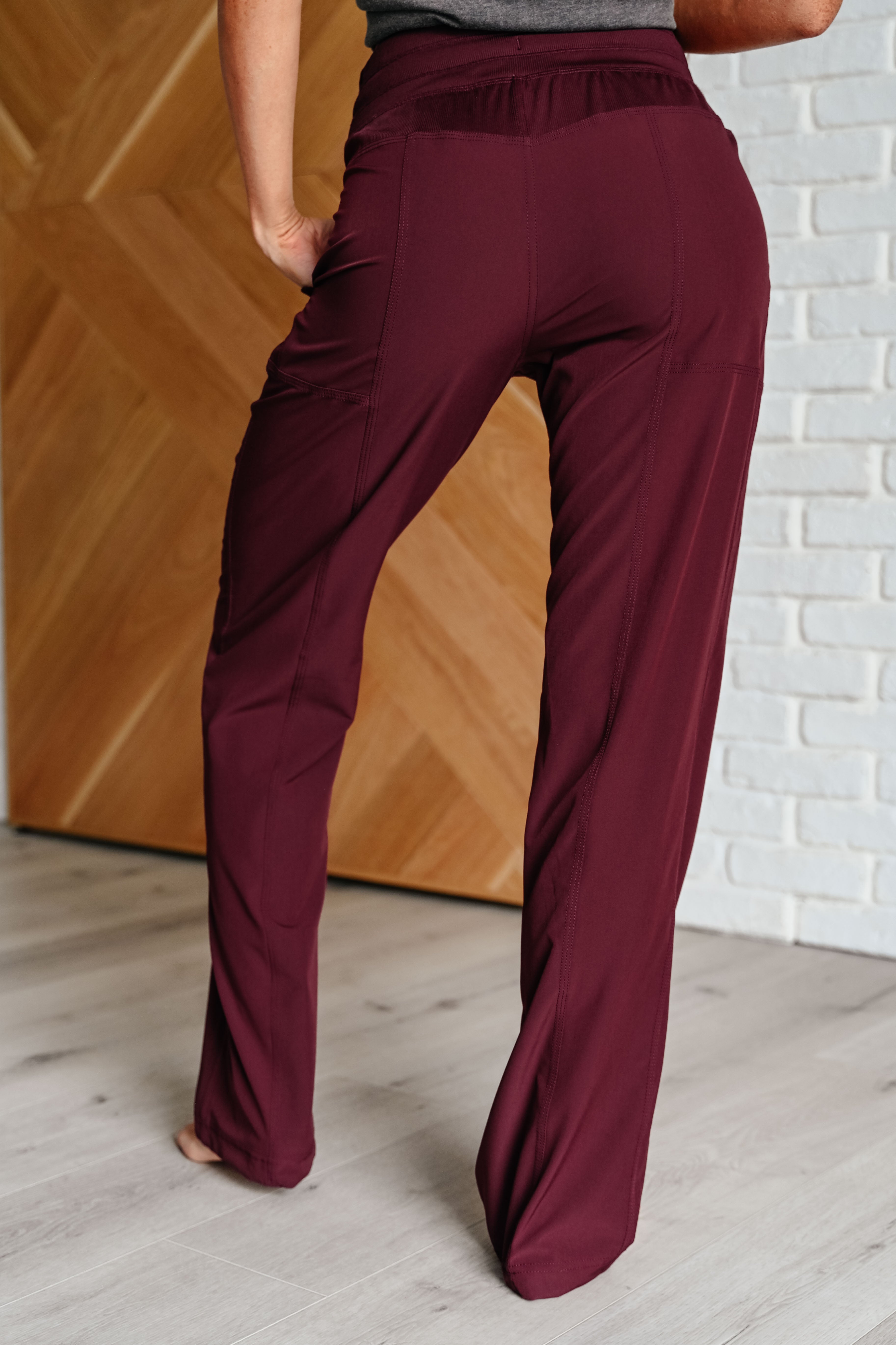 Runner's High Drawstring Joggers in Red Merlot